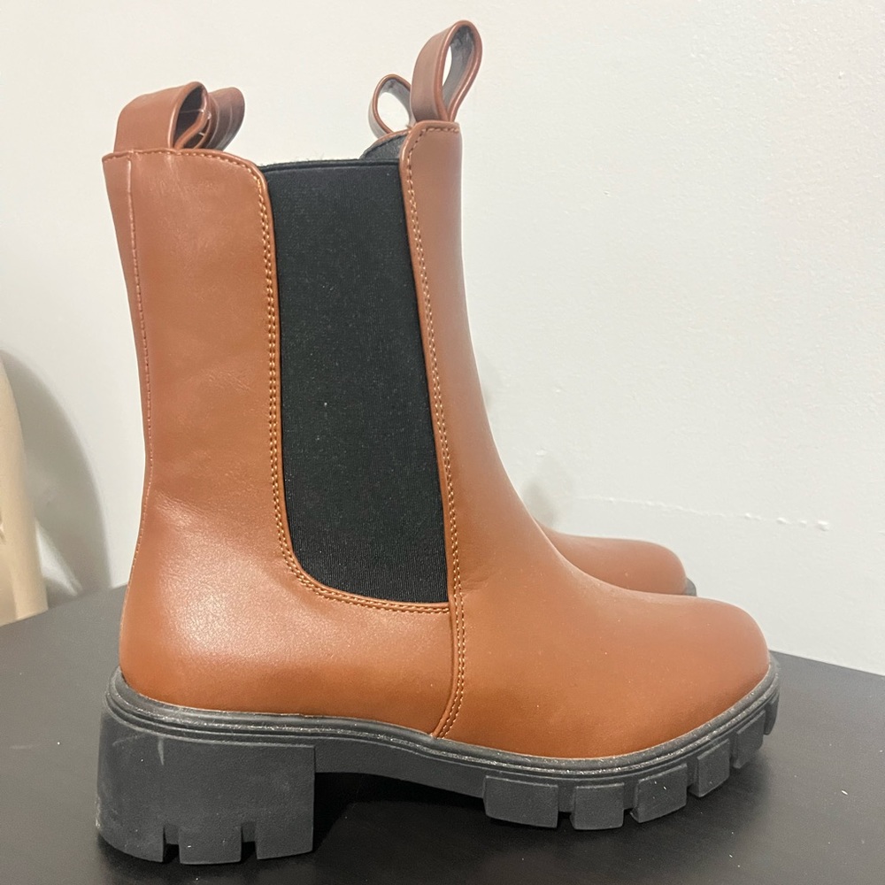 Boots - Picture 3 of 4